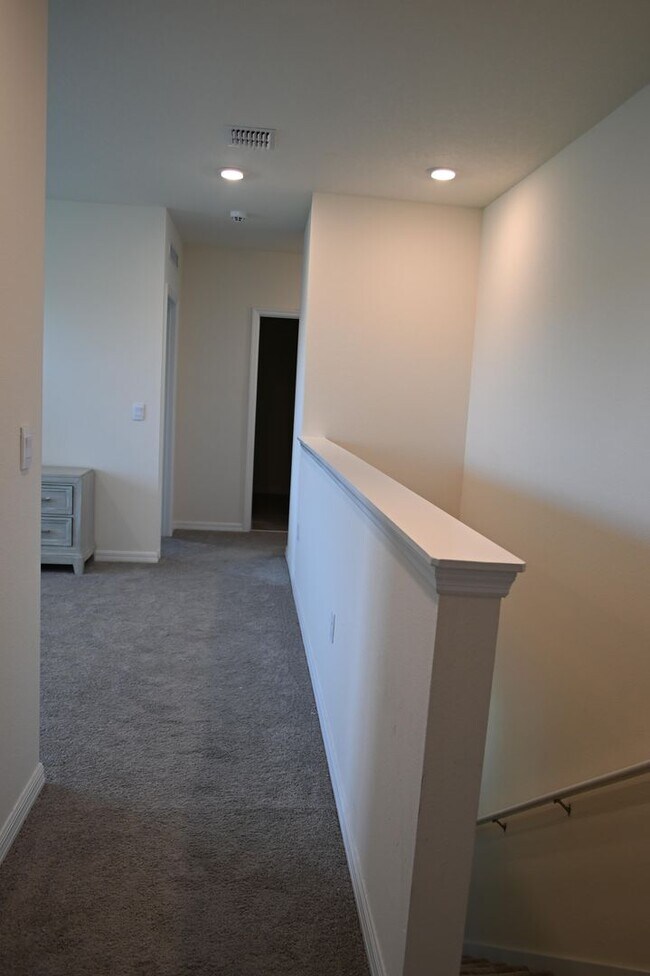Building Photo - 1341 Middle Lk Dr