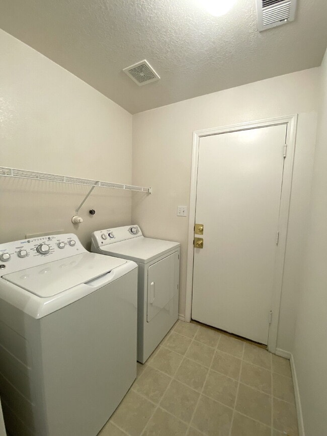 Building Photo - 3BR/2Bath in Rio Rancho