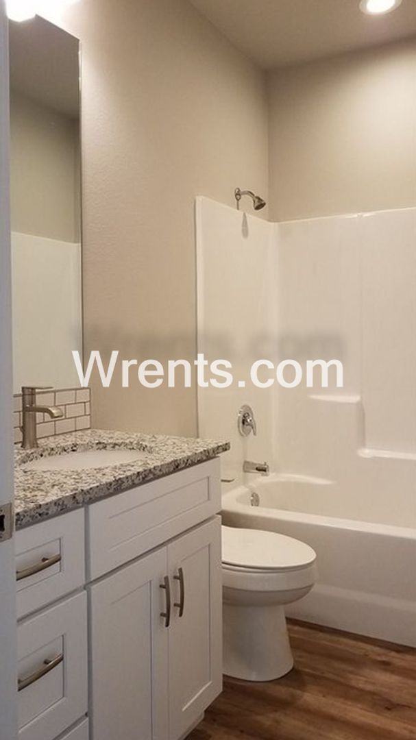 Building Photo - Beautiful Home By Esmeralda Golf Course Av...
