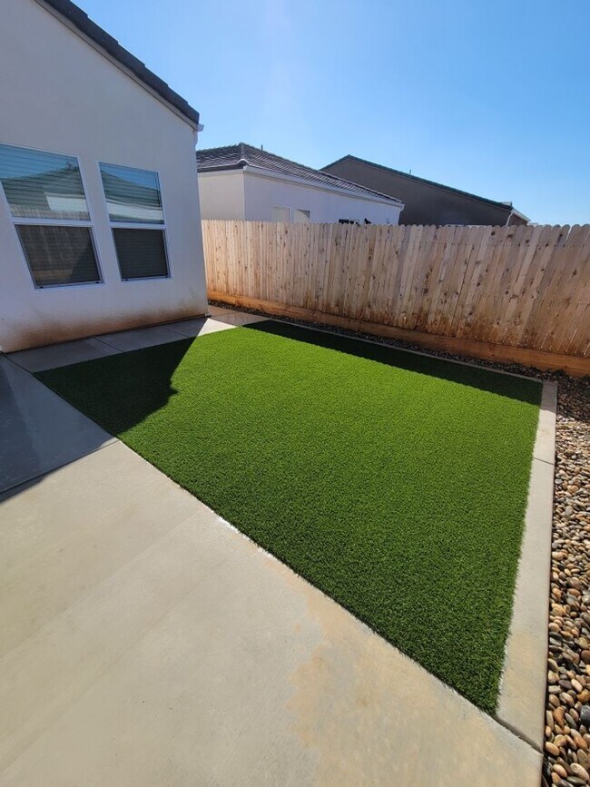 Building Photo - Rent Reduced to $2395 & Move-in Special: $500 Off the 1st Month's Rent! Spacious 3BR/2BA Home wit...