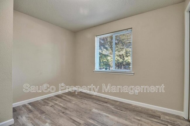 Building Photo - 2423 NW 3rd Ave