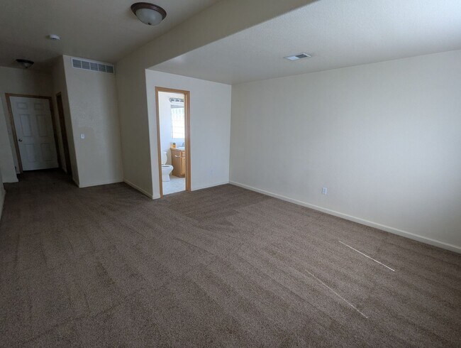 Building Photo - AWESOME 3-BDRM, 3-BATH, 4-LEVEL HOME AVAILABLE FOR IMMEDIATE OCCUPANCY IN