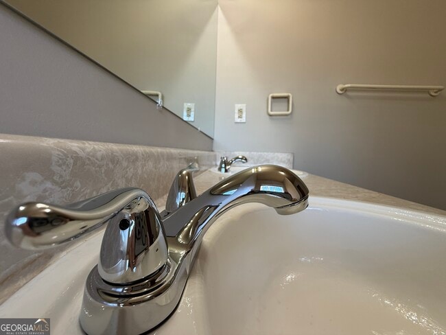 Building Photo - 235 Whirlwind Ct