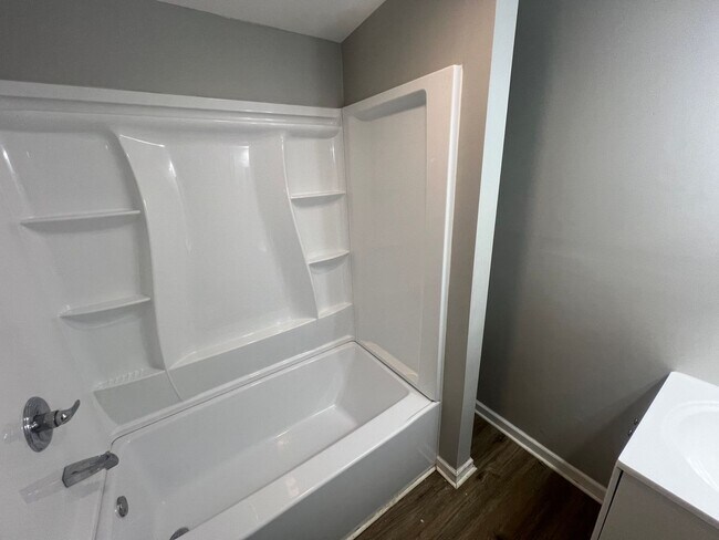 Building Photo - House for rent in Elizabethtown. 3 bed and 1 bath. Newly renovated!