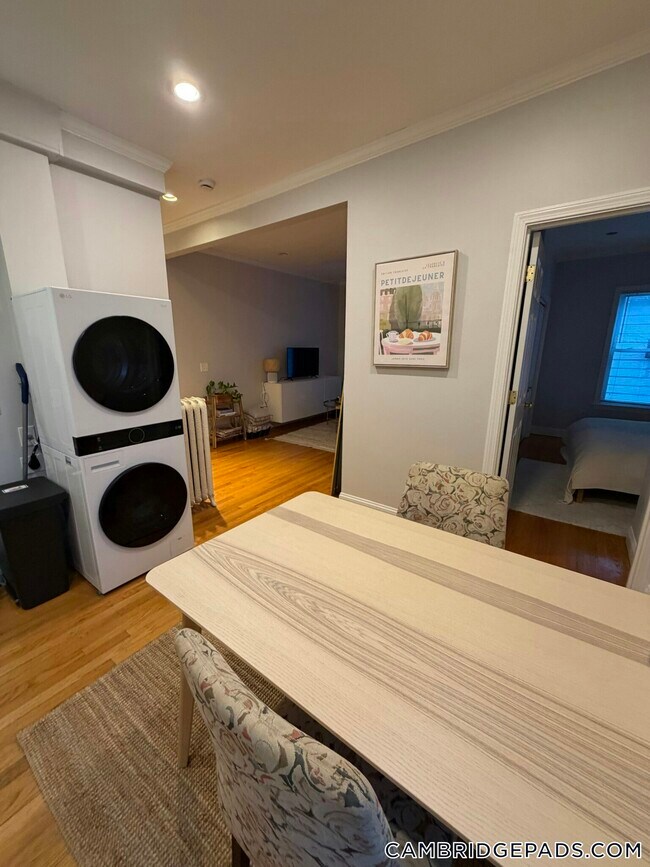 Building Photo - 1576 Cambridge St