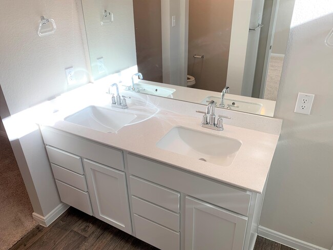 Building Photo - 141 Frostweed Dr