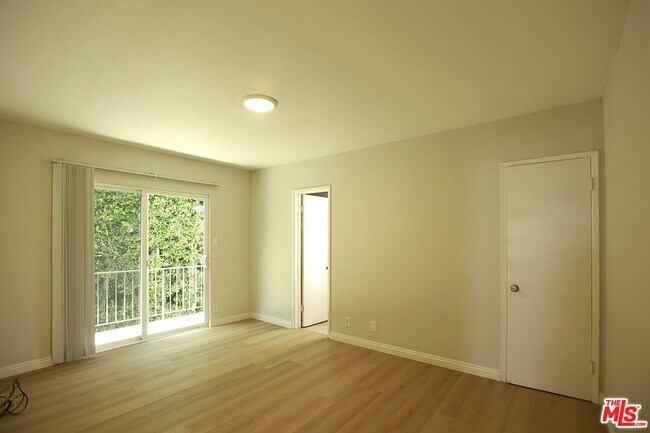 Building Photo - 1323 Ridgeley Dr