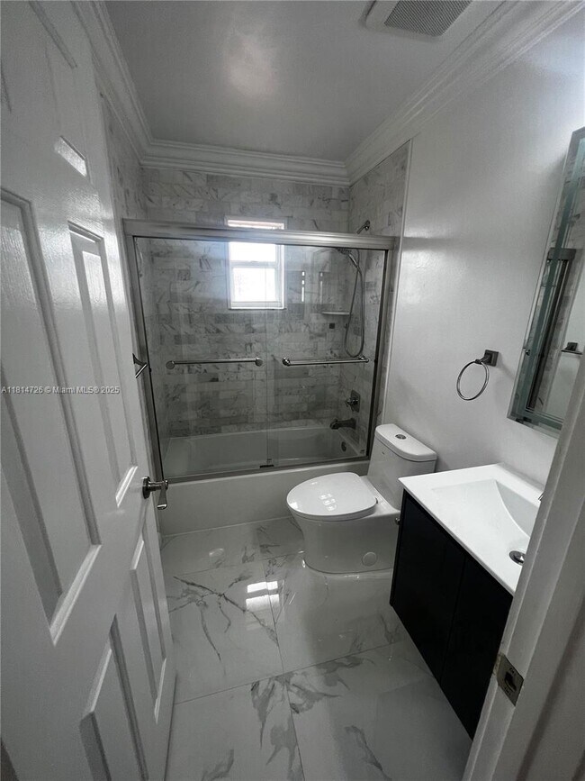 Building Photo - 15640 SW 16th Ct