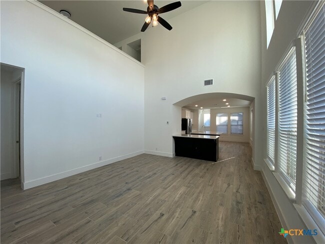 Building Photo - 1032 Easy Gruene