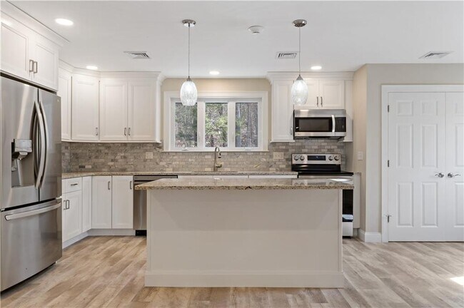 Building Photo - 595 St Paul St