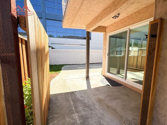 Building Photo - 411 College Ave