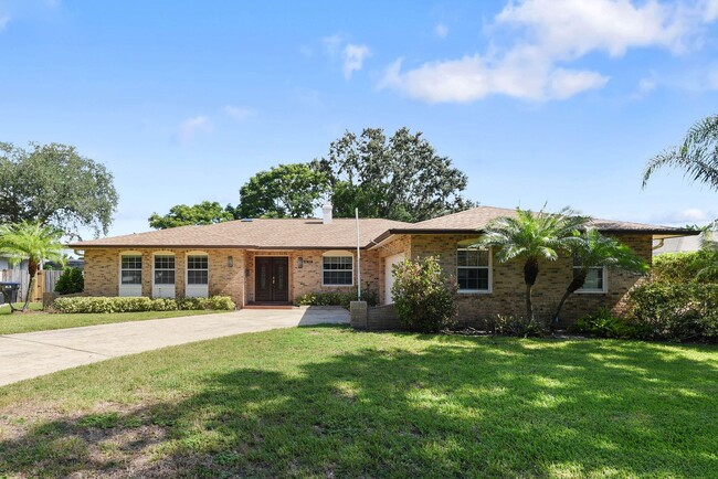 Primary Photo - Winter Park Pines Pool Home for Lease