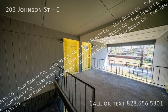 Building Photo - 203 Johnson St