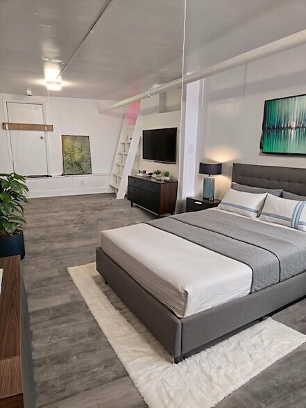 Building Photo - 801.5 High St