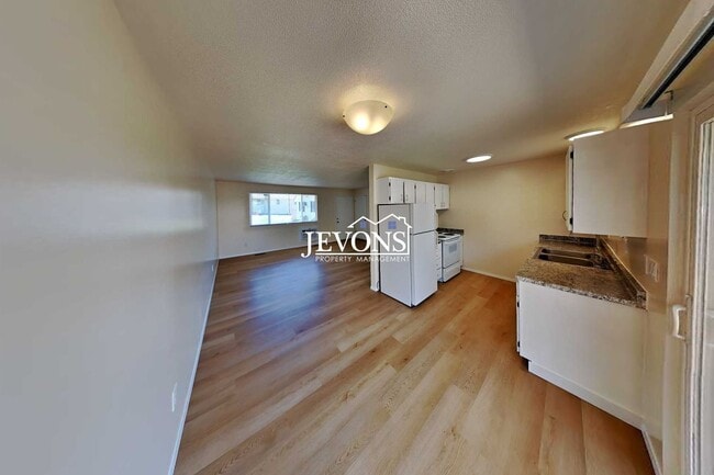 Building Photo - 404 S 81st Ave