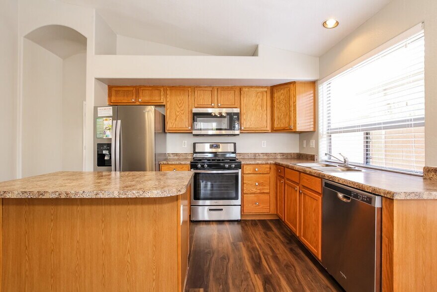 Building Photo - 12321 W Marshall Ave