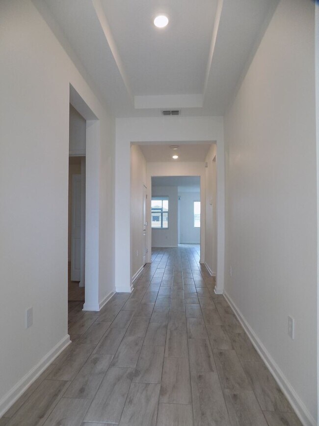 Building Photo - 1713 Chatsworth Cir