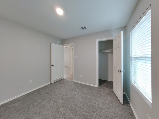 Building Photo - 11151 N Lake Mist Ln