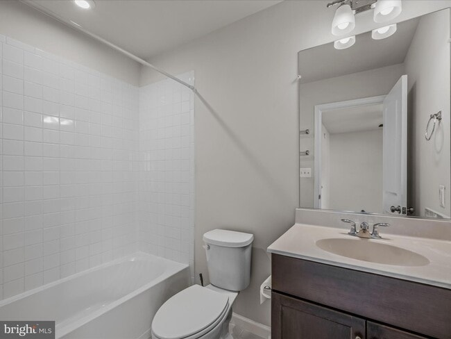 Building Photo - 179 Presidents Pointe Ave