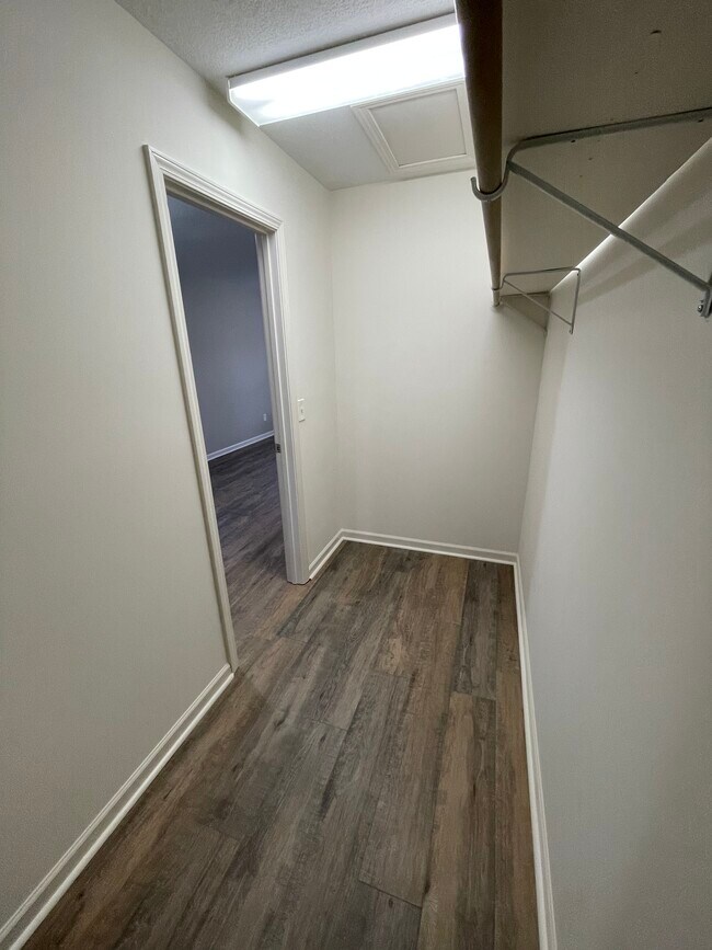 Another walk-in closet - 33 Cherokee Ridge Ct