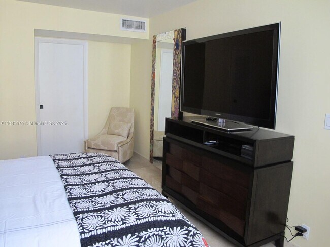 Building Photo - 3140 S Ocean Dr