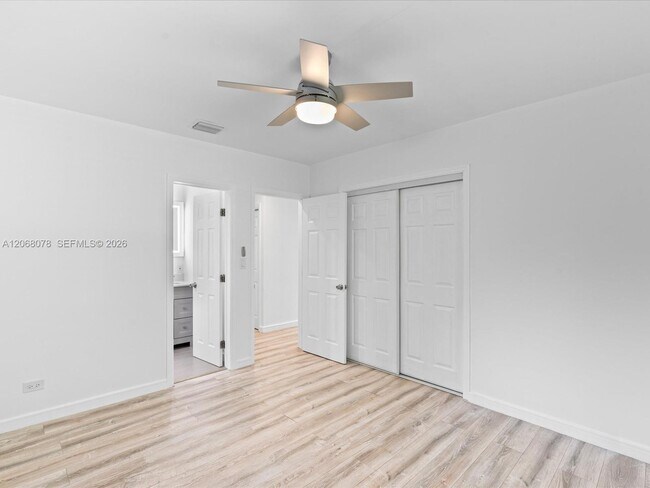 Building Photo - 5406 S Le Jeune Rd