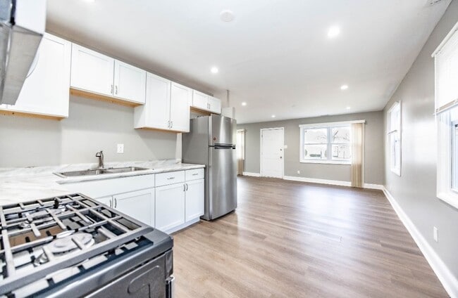 Building Photo - 4421 W 20th Ave