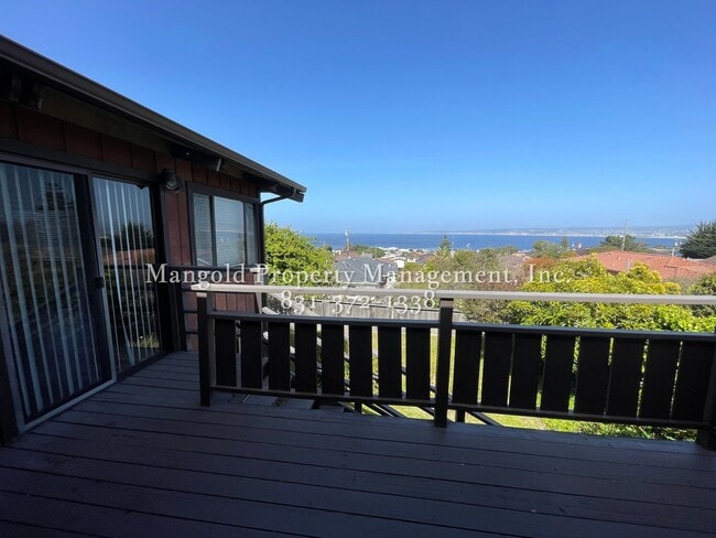 Building Photo - Spacious 3 Bed 2 Bath With Panoramic Ocean...