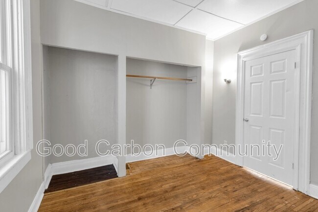 Building Photo - 357 Vermont St