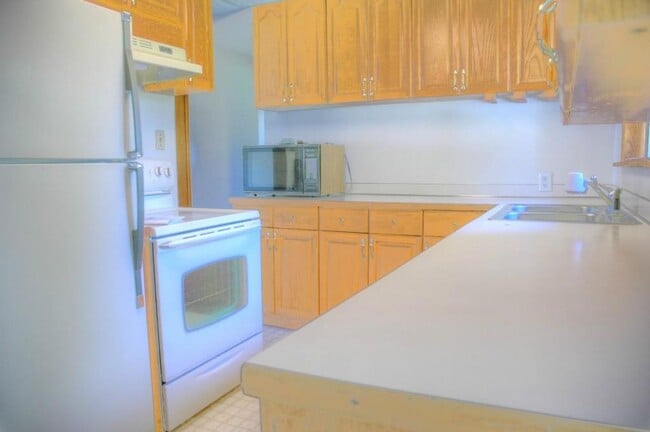 Building Photo - Spacious Renton Rambler w/ a HUGE Backyard!