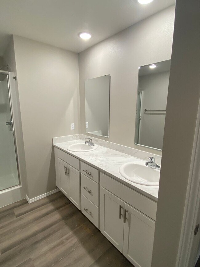 Building Photo - Brand New Home!!