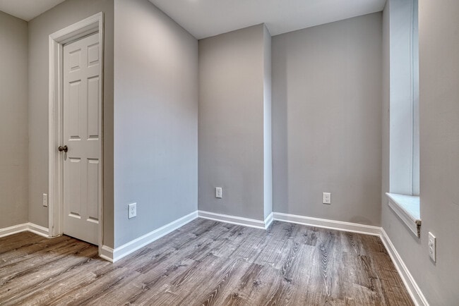 Building Photo - Woodward St