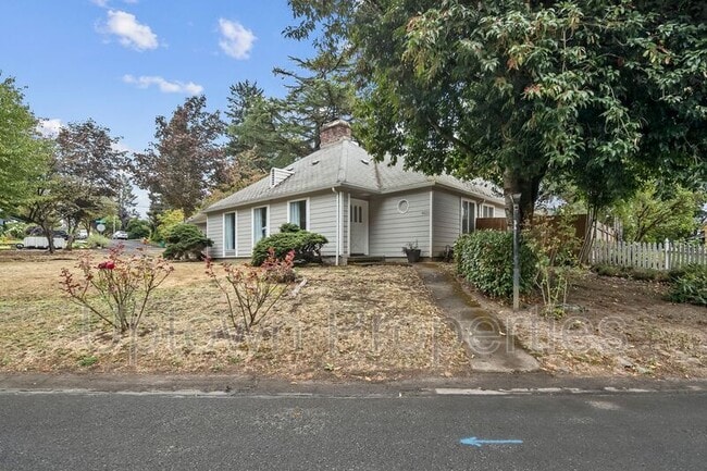 Building Photo - 9520 SW Cypress St