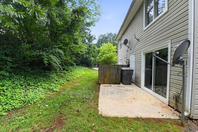 Building Photo - 3134 Driftwood Dr
