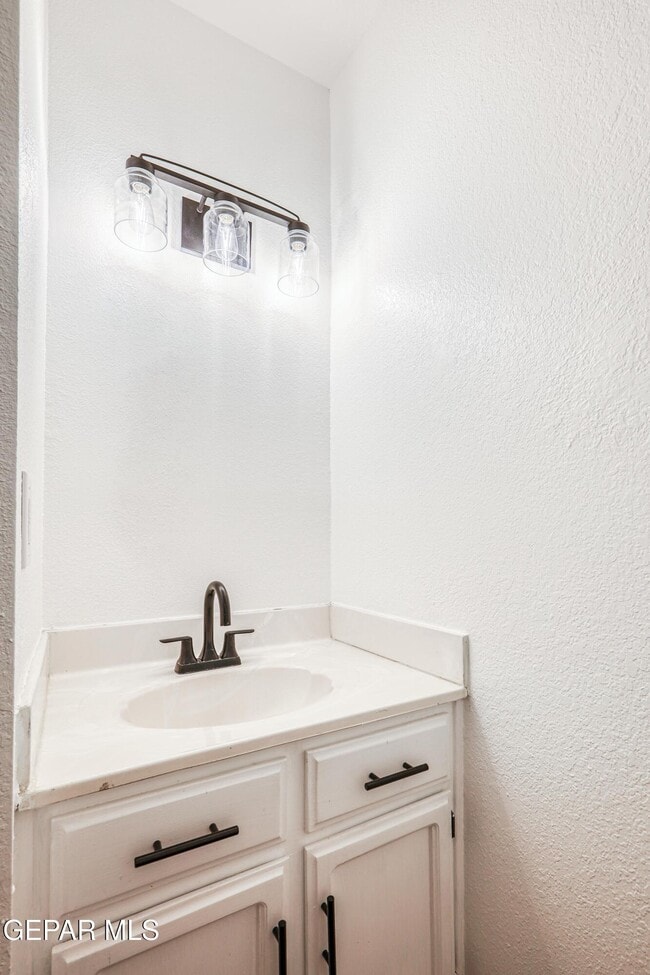 Building Photo - 7600 Plaza Redonda Dr