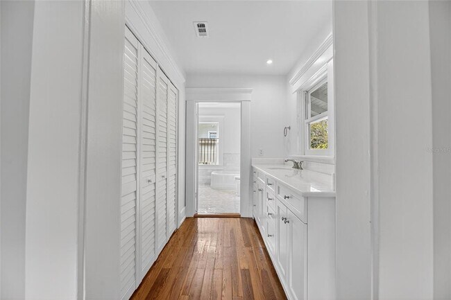 Building Photo - 3003 W Harbor View Ave