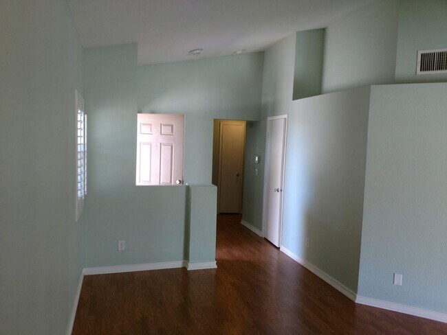 Building Photo - Henderson 4 Bedroom