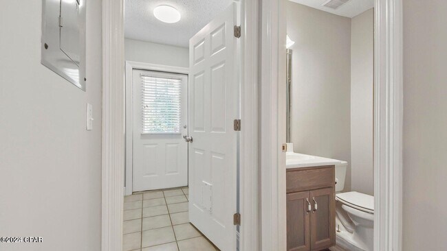 Building Photo - 104 Colony Harbour Rd