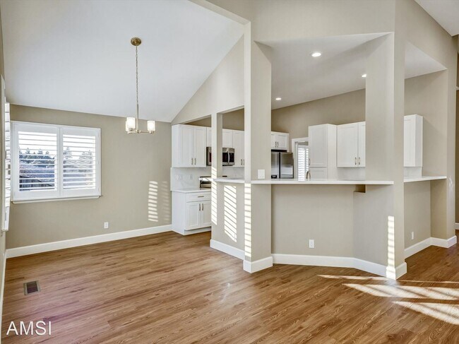 Building Photo - 4 br, 2 bath House - 1101 Rock Creek Way