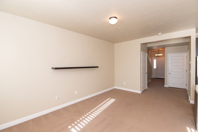 Building Photo - 3201 W Desert Lily Dr