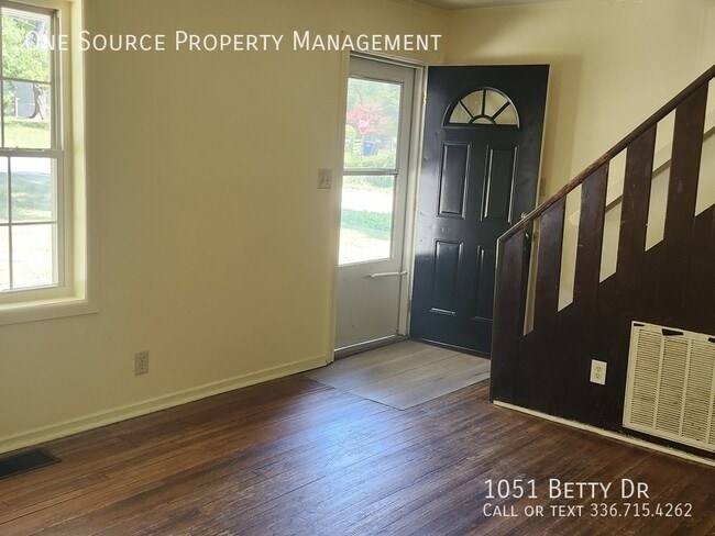 Building Photo - 1051 Betty Dr