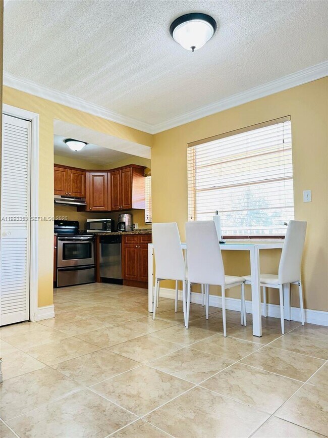 Building Photo - 1300 Moffett St