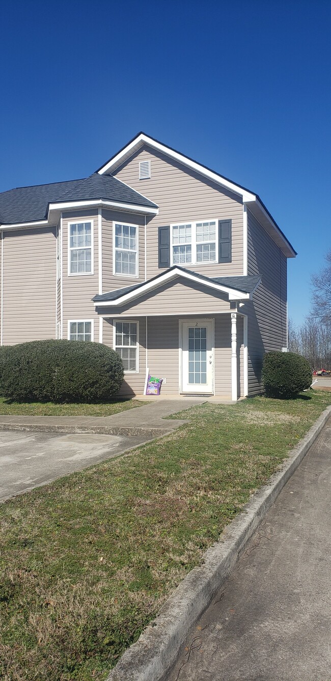 Building Photo - Unit 2