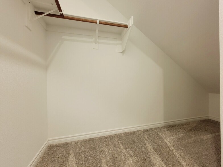 Building Photo - 273 Mount Barcroft Dr