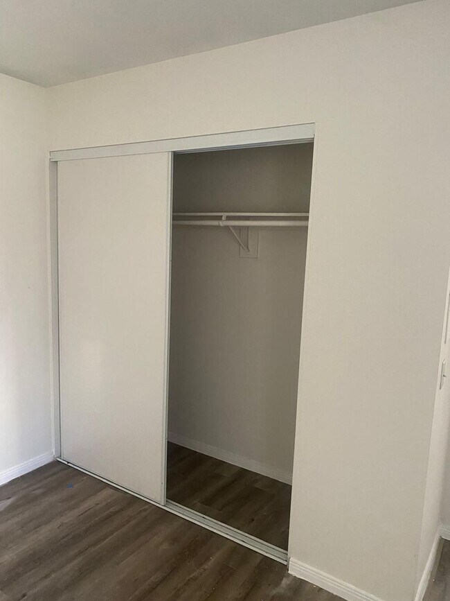 Building Photo - Apartment For Rent