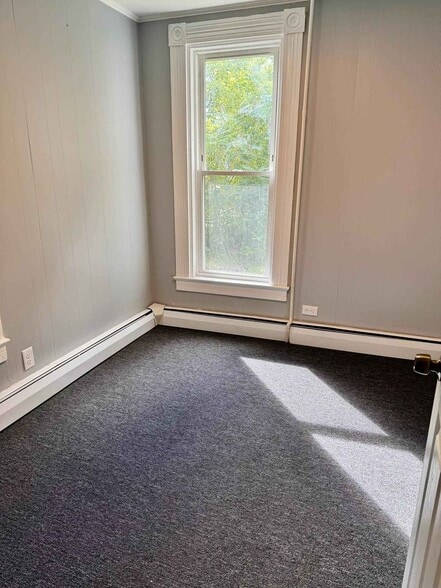 Building Photo - 14 Willow St