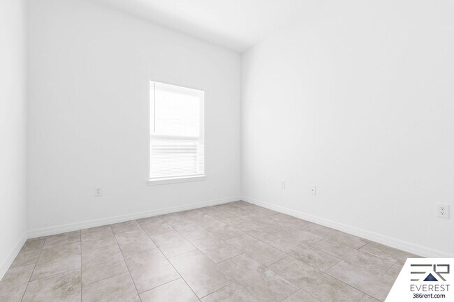 Building Photo - Modern 3-Bed, 2-Bath Townhome with Private Yard & 2-Car Garage