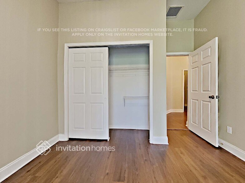 Building Photo - 852 Lakeworth Cir