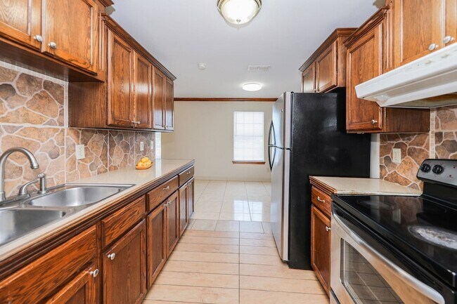 Building Photo - 2704 San Agustin Ave