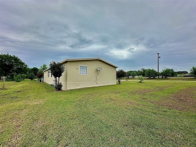 Building Photo - 831 Country Club Rd